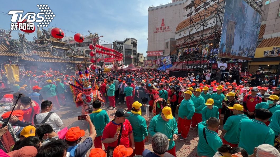 白沙屯媽祖賜福!夫妻「求子十年無果」虔誠相伴 隔年願望成真