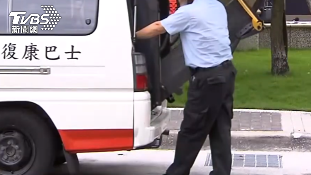 身障女控復康巴士司機「停車時揉胸」 法官模擬後判他無罪