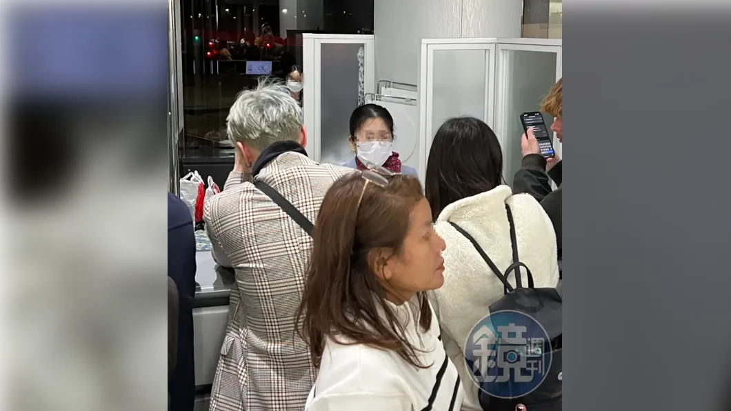 泰國獅航395玻璃破裂,台籍旅客滯留東京。(圖/讀者提供)