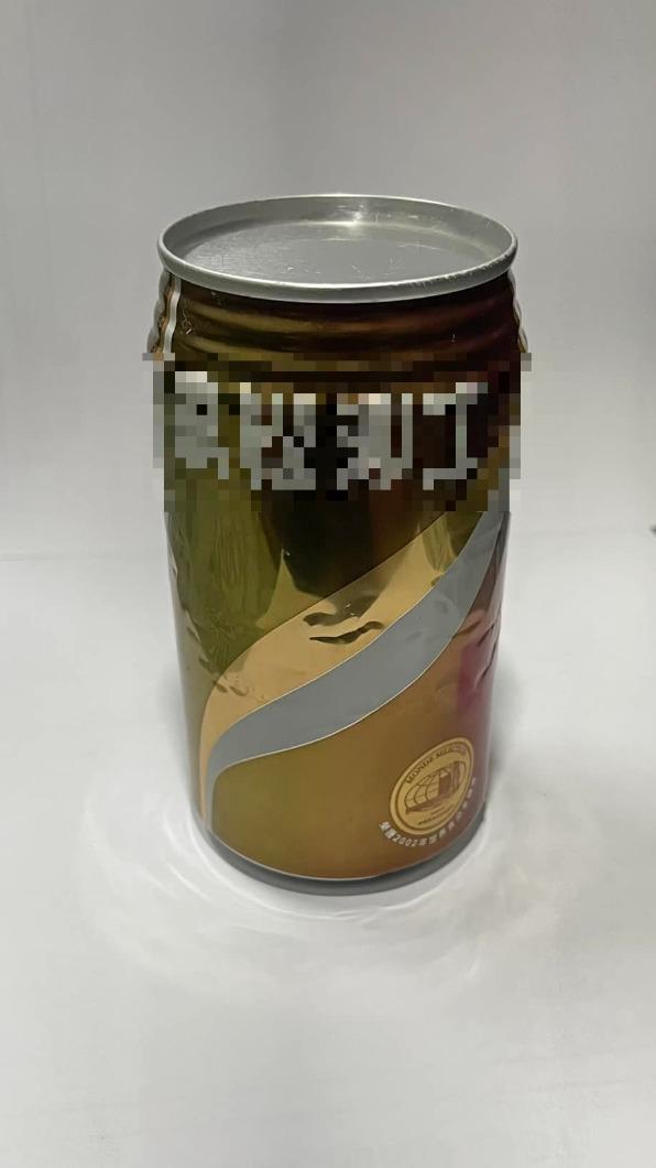 原PO在當兵時,意外發現一罐「沒拉環又裝空氣」的飲料。(圖/翻攝自「小廢物俱樂部」臉書)