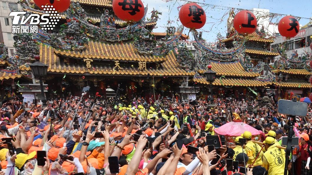 白沙屯媽祖在朝天宮刈火。 (圖/胡瑞麒攝)