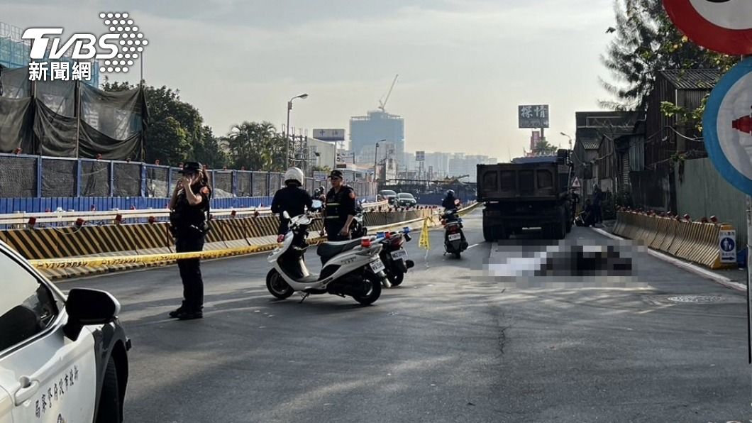 快訊/土城死亡車禍 女騎士頭部遭砂石車輾過慘死