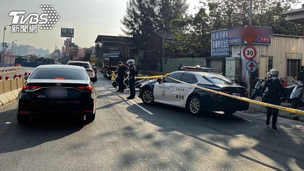 轄區警方獲報趕抵。(圖/TVBS)