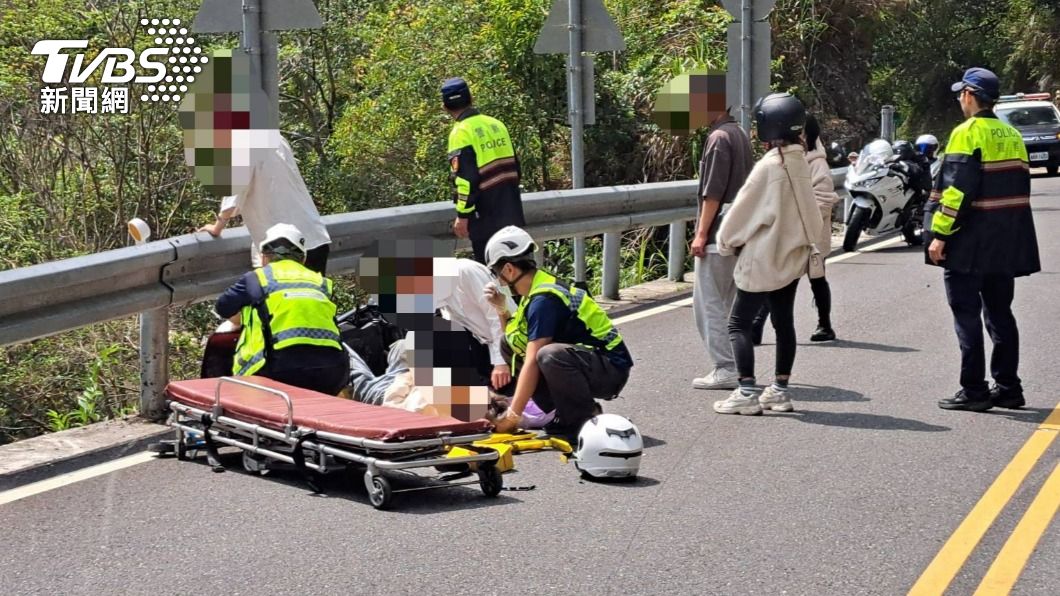 18歲女撞車害男墜30米懸崖死亡 他熱心幫找手機又撞遊覽車