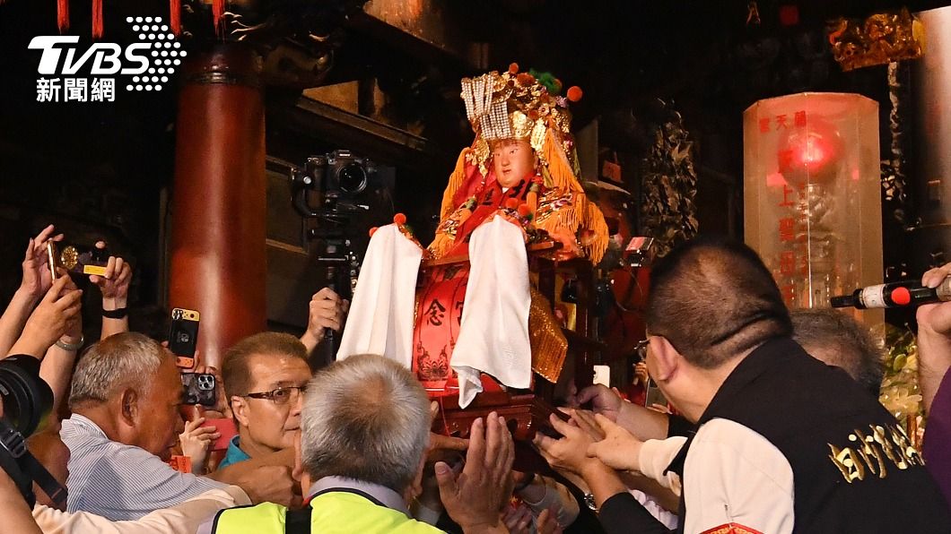 今年白沙屯媽祖繞境連外國人也來朝聖。 （圖／胡瑞麒攝）