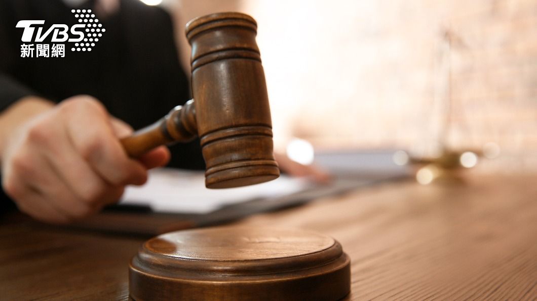 新北怪男對等車女「DIY」 竟辯有用外套遮:不是要給人看