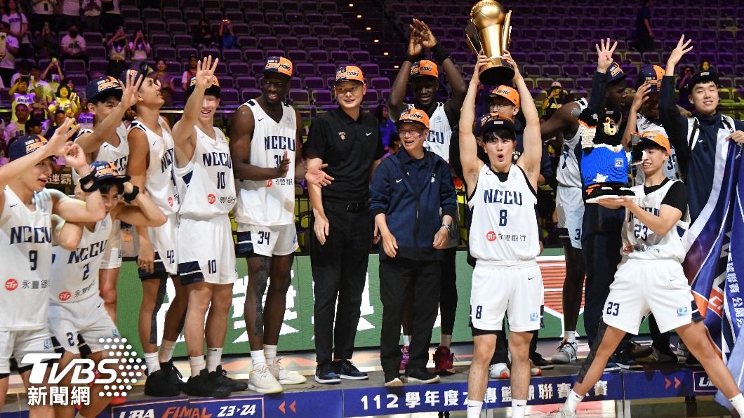 政大雄鷹完成四連霸。(圖/胡瑞麒攝)