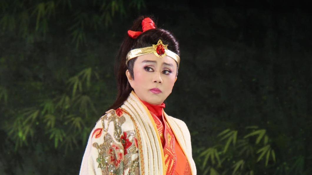遭不明人士入侵！歌仔戲國寶孫翠鳳突發「緊急公告」　明華園粉專消失