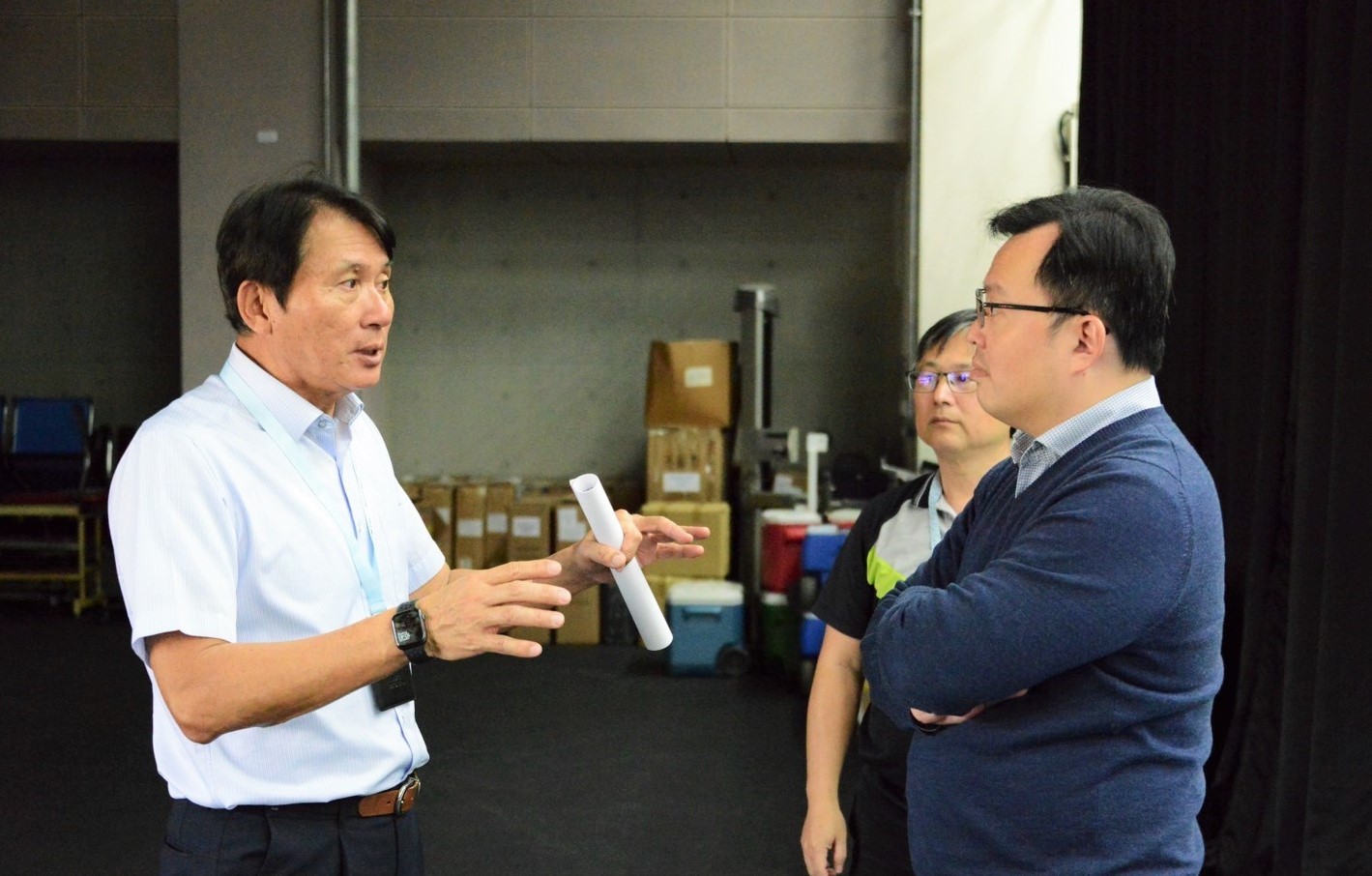 體育署鄭世忠署長(右)與國訓中心龔榮堂執行長(左)洽商巴黎帕運培訓隊服務規劃。