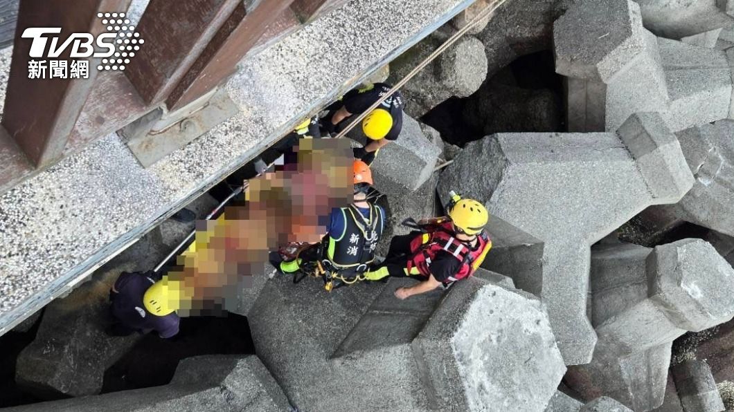 淡水漁人碼頭傳意外！20歲女疑酒後摔消波塊　頭部重創慘死