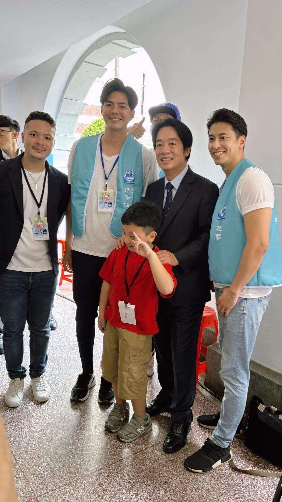 郭唐佑與準總統賴清德相見歡。(圖/社團法人國際健康運動整復協會提供)