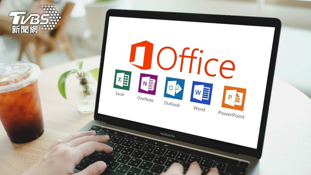 微軟Office系列軟體，最早其實運作於蘋果麥金塔電腦上。（示意圖／shutterstock達志影像）
