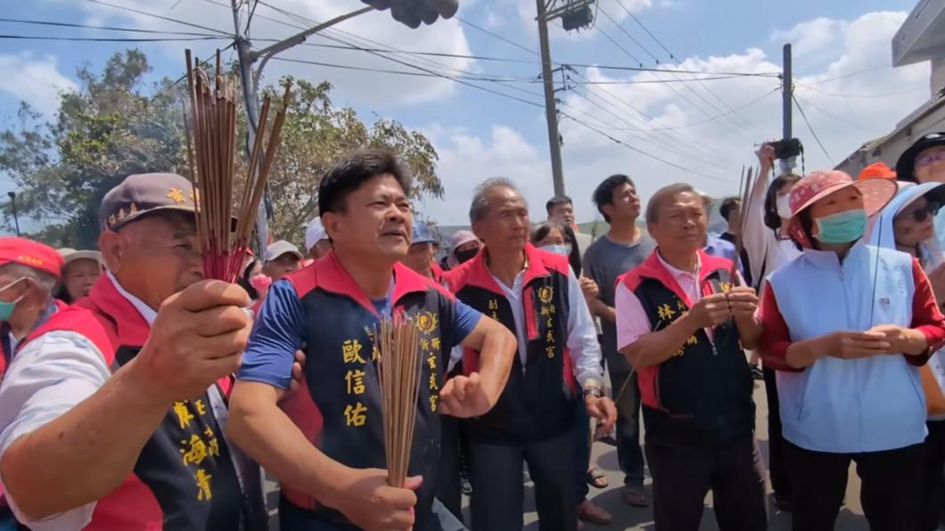 乩身代替玄天上帝邀約白沙屯媽祖入宮。(圖/翻攝自白沙屯媽祖網路電視台)