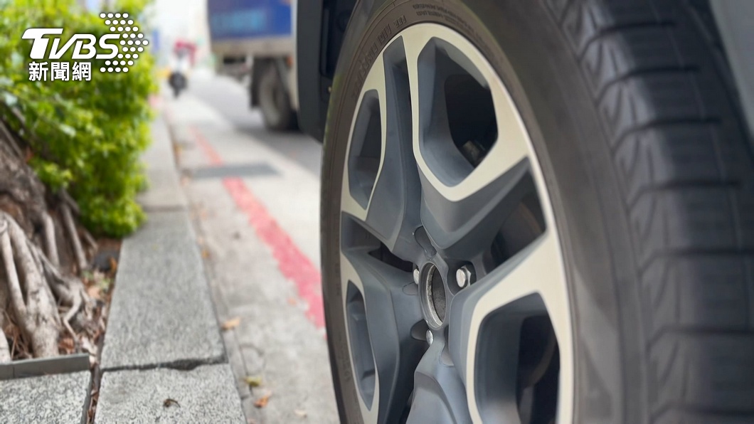 罰600變2萬!阿公載孫上學違停 對警咆哮:為何要告訴你名字