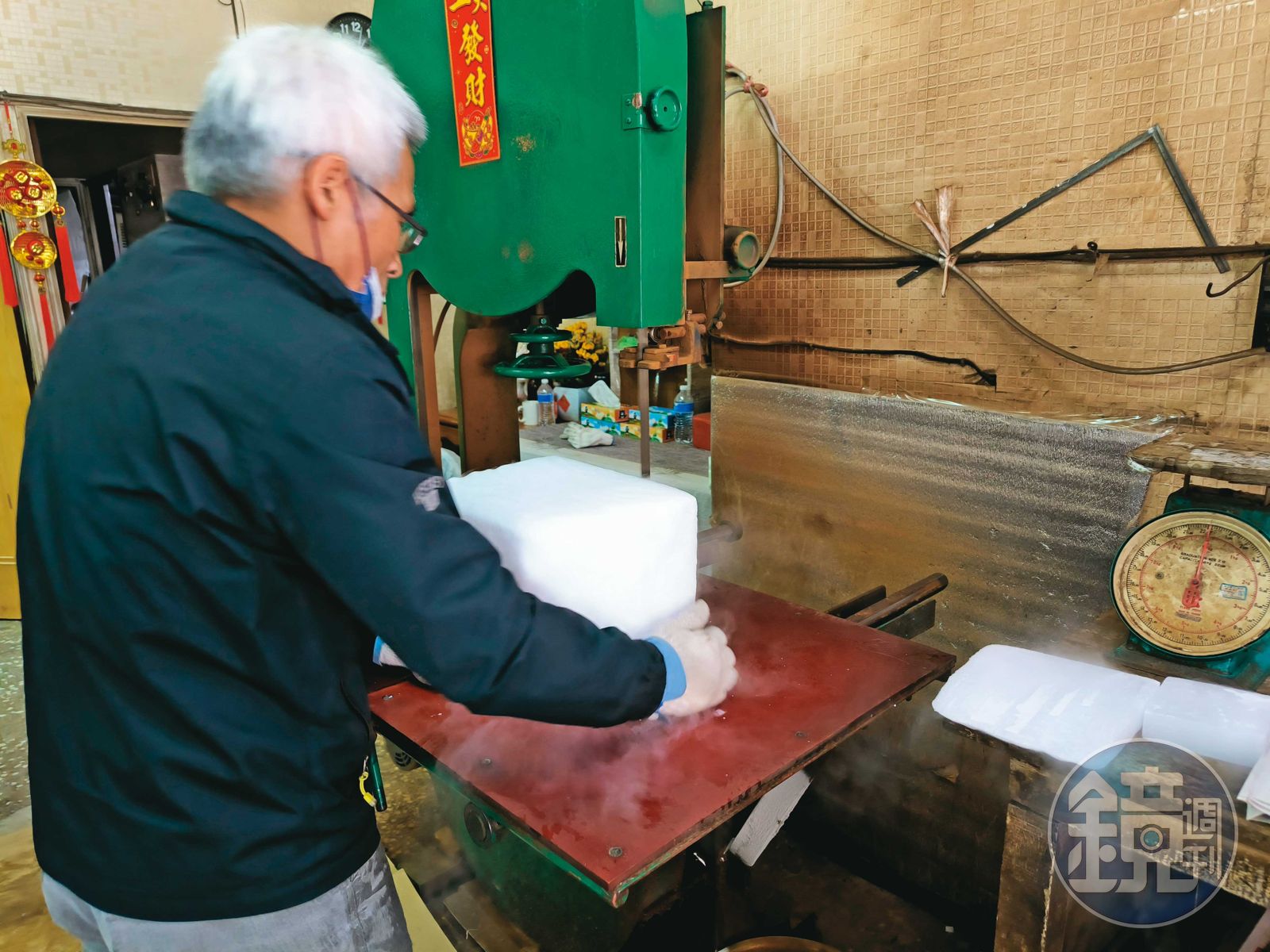 乾冰廠老闆(圖)證實,2名嫌犯1小時內2度來買乾冰。(圖/鏡週刊)