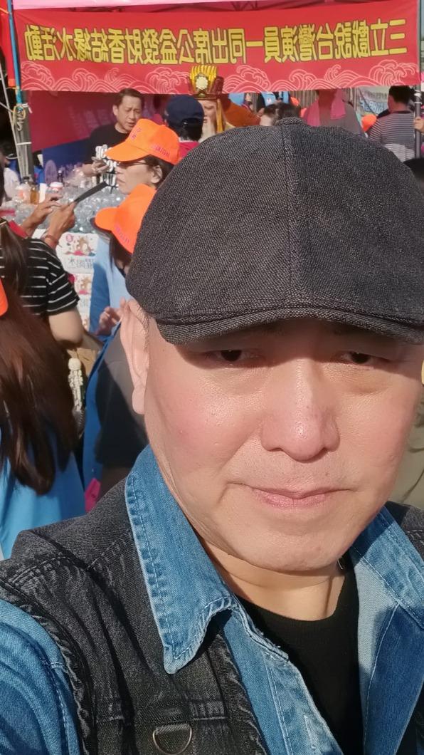 徐亨因欠下鉅債宣布破產,近日參與白沙屯媽祖遶境。(圖/翻攝自徐亨臉書)
