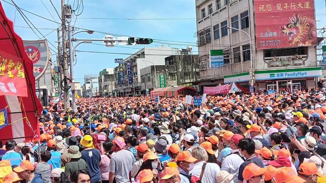 徐亨分享白沙屯媽祖遶境盛況。(圖/翻攝自徐亨臉書)
