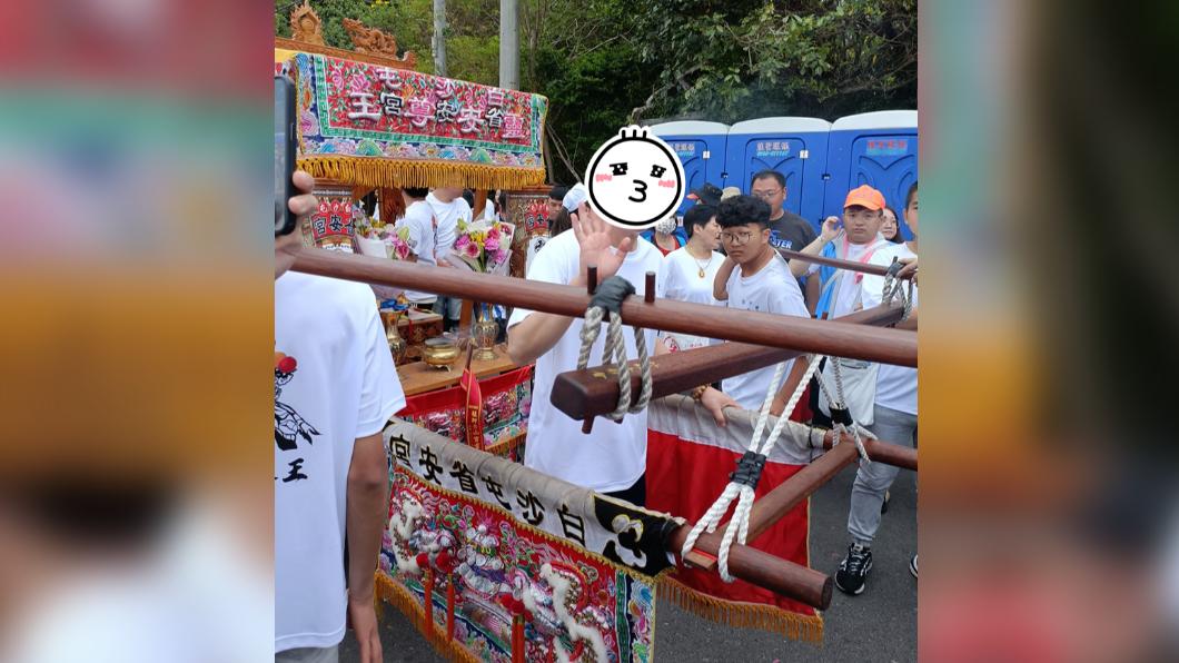 金曲歌王也追白沙屯媽!微笑揮手驚喜現身 網友騷動:超羨慕