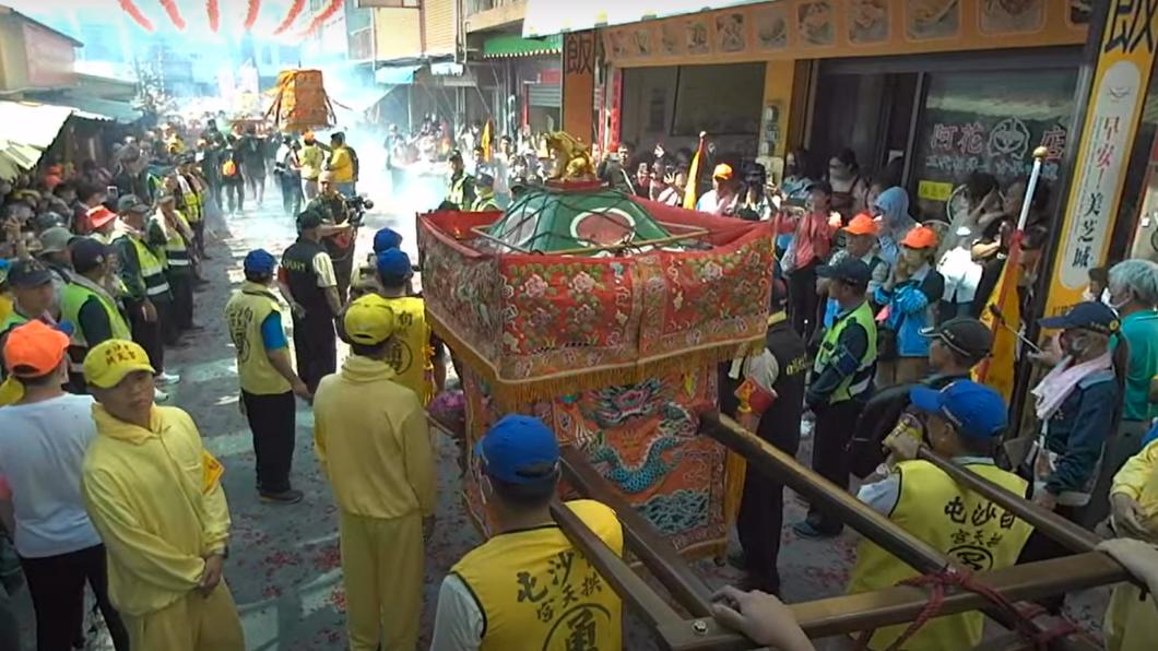 白沙屯媽祖的鑾轎花了40分鐘才抵達拱天宮。(圖/翻攝自白沙屯拱天宮)