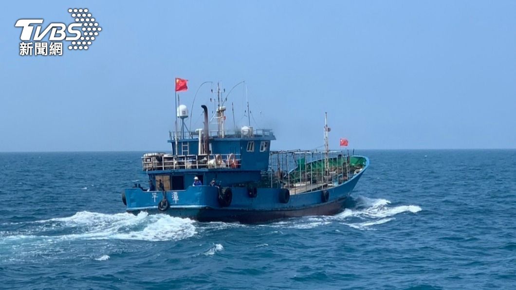 台中外海一天4陸籍漁船「越界」 海巡卯起來趕人