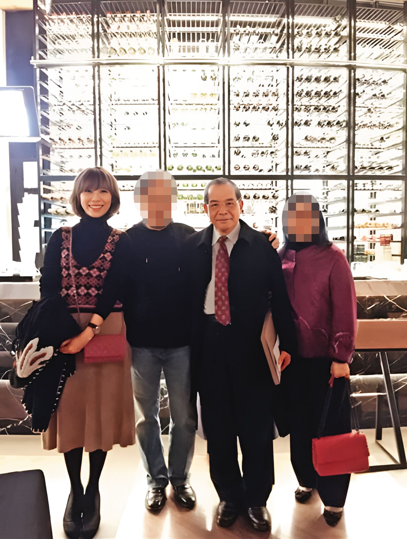 貴婦奈奈（左1）與黃立雄（右2）曾經合影。（圖／翻攝自臉書）