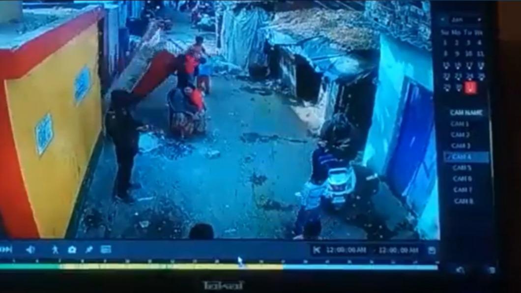 印7歲男童猛拉外牆！下秒「重壓嬤」雙雙死亡　驚悚瞬間全都錄