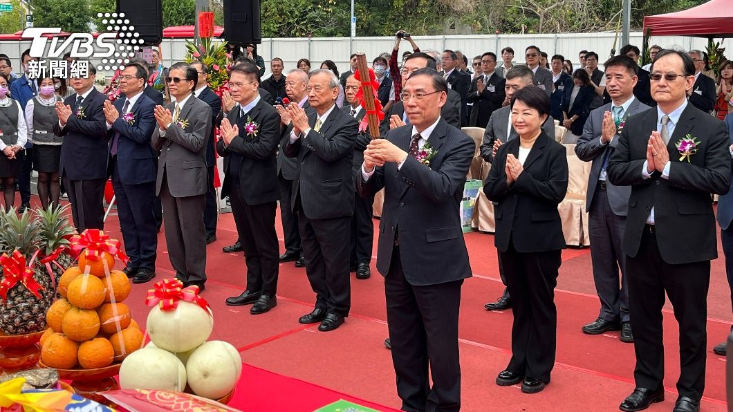 法務部長蔡清祥心疼同仁辦公環境。(圖/陳祁 攝)