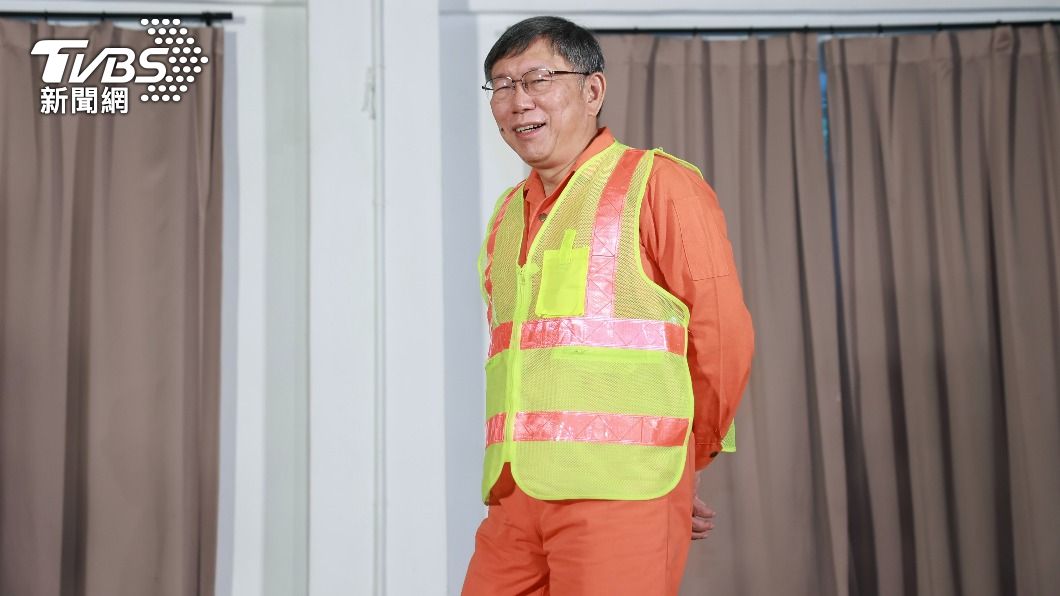 柯文哲首度挑戰舞台劇,在《倒垃圾》本色演出。(圖/黃城碩攝)