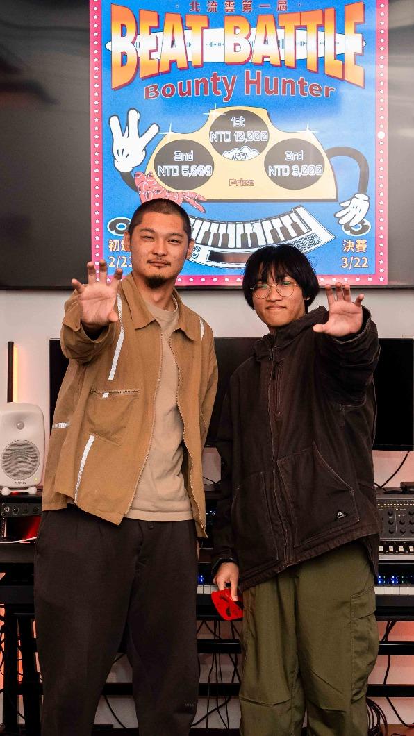 金曲歌王Leo王跟得獎者葉役廷。(圖/臺北流行音樂中心提供)