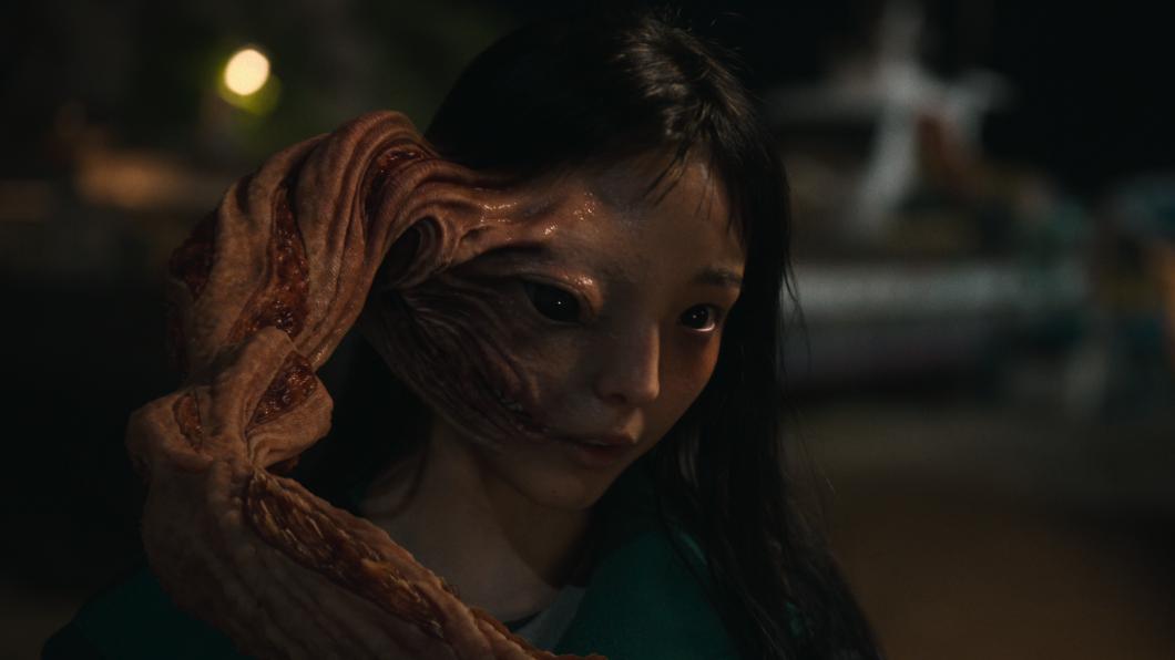 韓版《寄生獸》片尾彩蛋太扯! 李貞賢無懼懷孕「每天扛5KG槍」