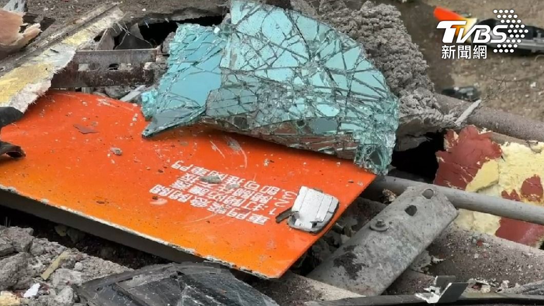車上學生加司機共7人受傷,所幸無大礙。(圖/TVBS)