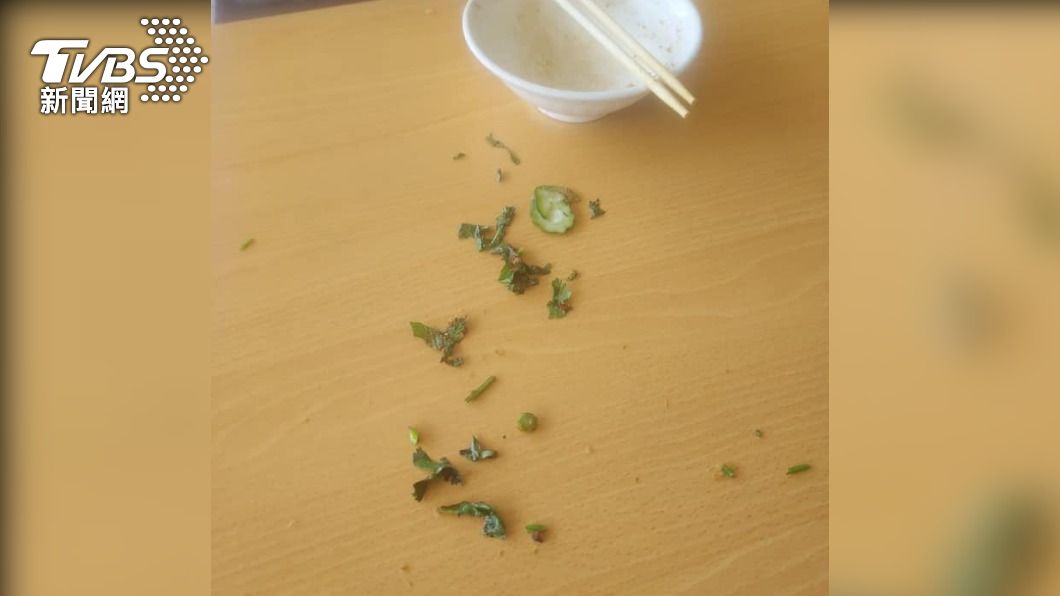 「台南的米糕怎麼有香菜?」女客爆怒夾筷甩整桌 老闆超無奈