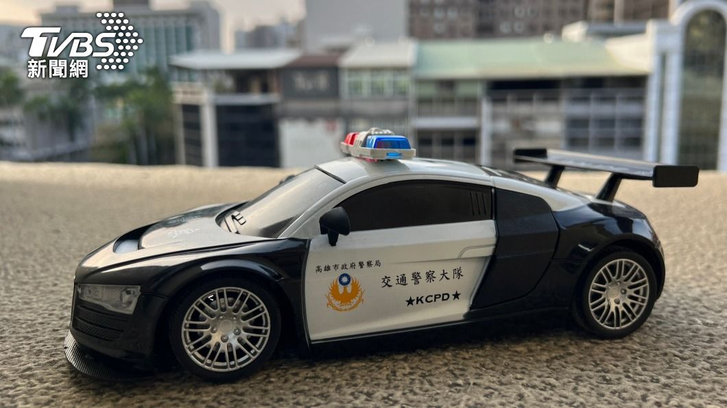 有錢買不到!高市警交大宣傳品「R8超跑遙控車」爆紅秒殺