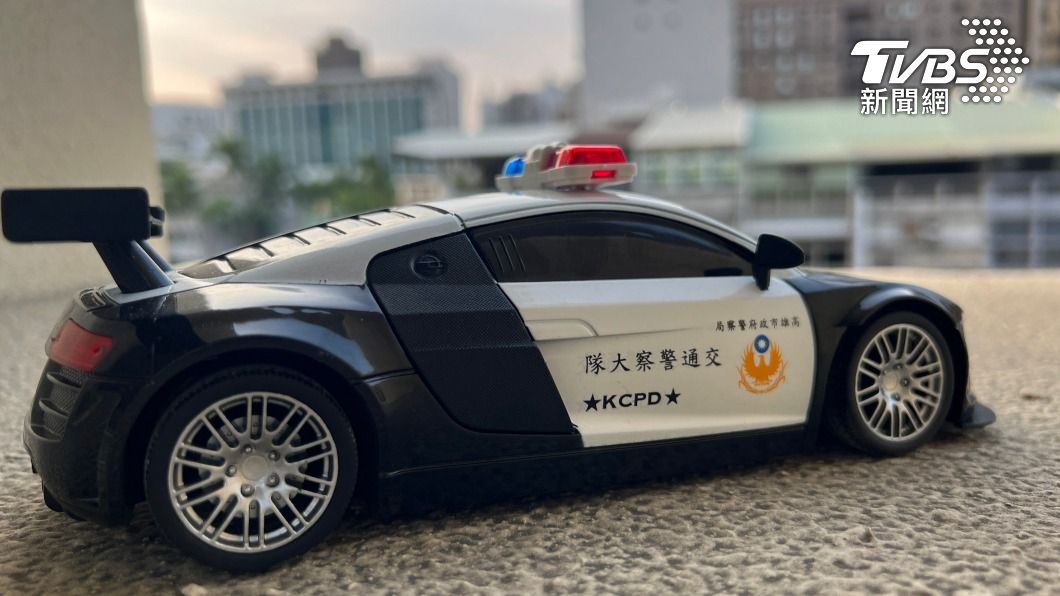 限量一千輛「奧迪R8遙控警車」被搶翻。（圖／TVBS）