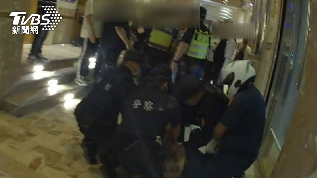 以為火災?醉男酒店打翻滅火器「白煙迷漫」 警來關心還遭咆哮
