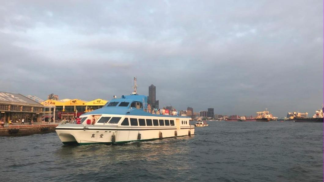 「國旅聯票」搭配高金棧遊港夕陽線遊船行程,輕鬆享受港都自然風光。(圖/高鐵提供)