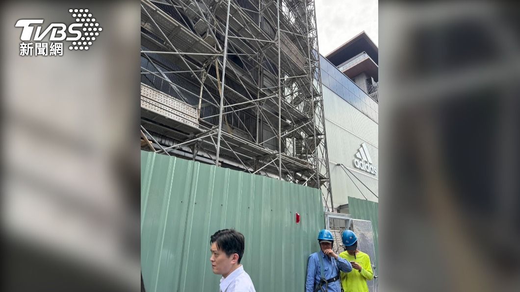 信義威秀旁工地異物砸落!砸中路過香港籍母子 受傷送醫