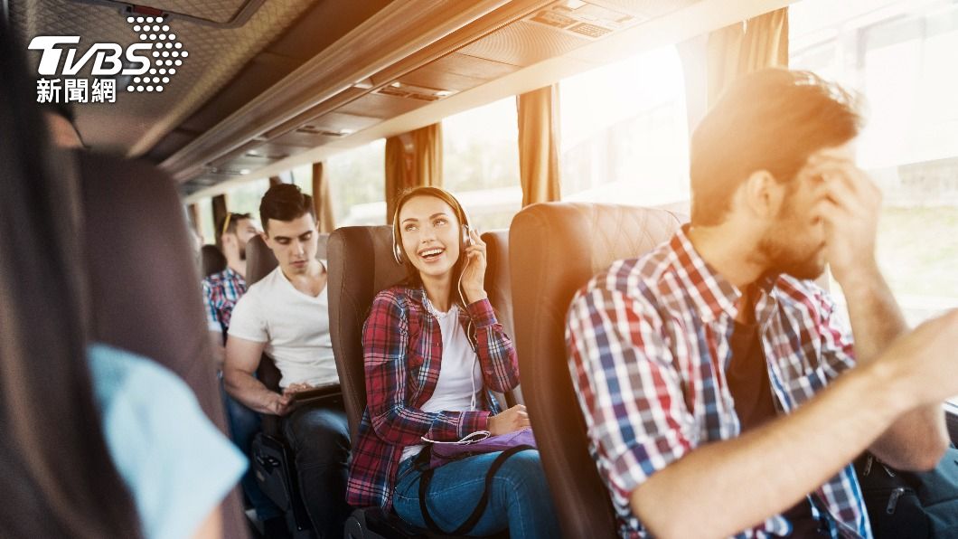 原PO認為跟團旅遊到哪都有車子接送代步，相當放鬆。（示意圖／shutterstock達志影像）