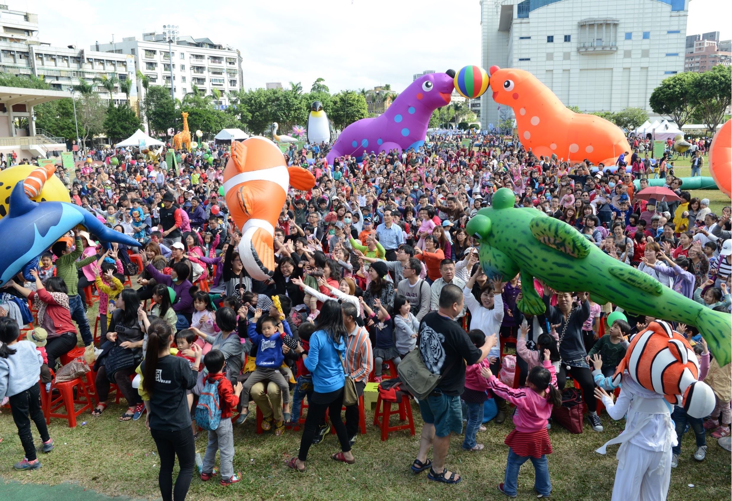 高雄總動員,打造超大型海洋樂園 兒童節假期,就到高雄來場歡樂 大冒險!