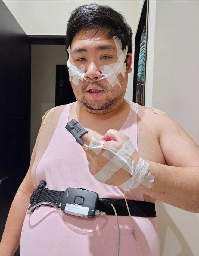 國動戴著儀器檢測睡眠問題。(圖/翻攝自國動 IG)