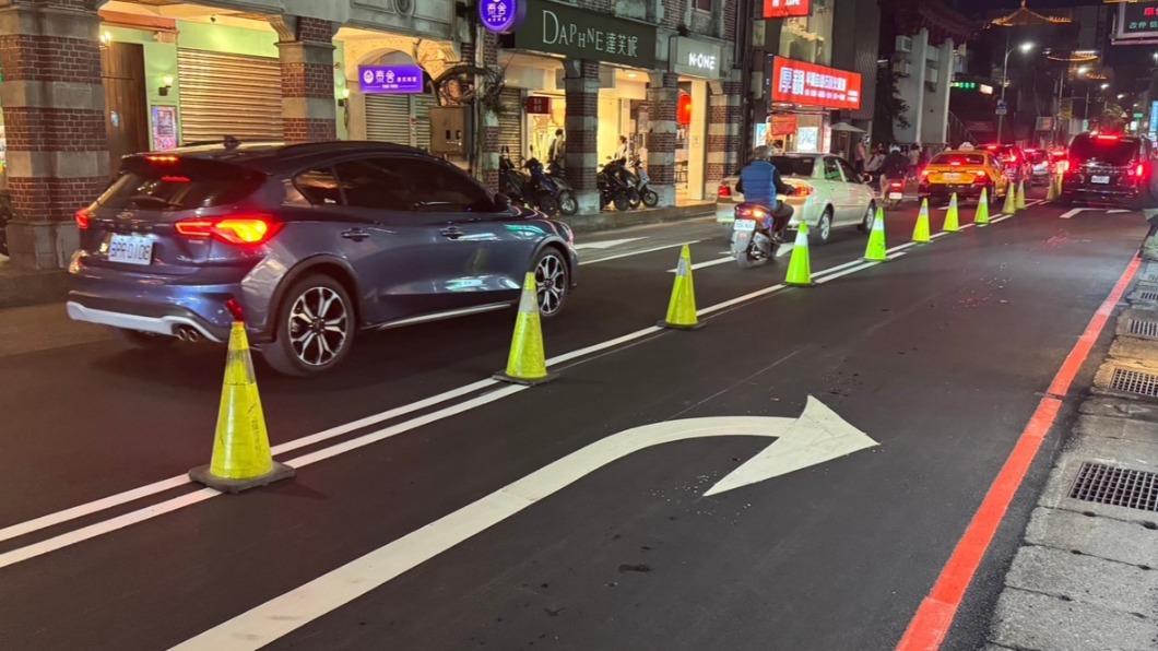週末回不了家!?基隆信二停車場大排長龍 標線變成「陷阱」