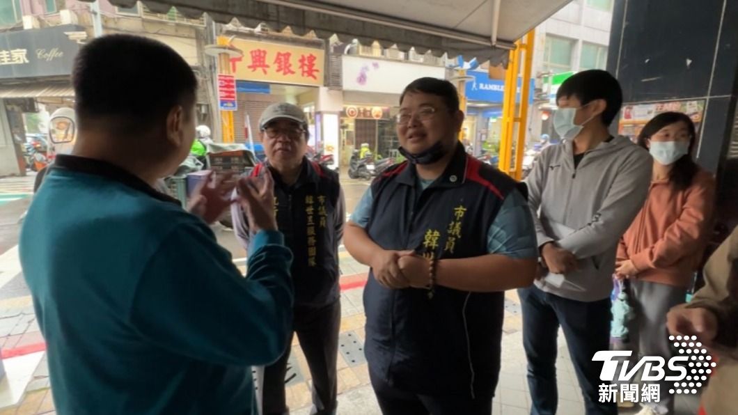 基隆市議員韓世昱收到很多民眾反映,表示常常收到罰單,因而進行會勘。(圖/TVBS)