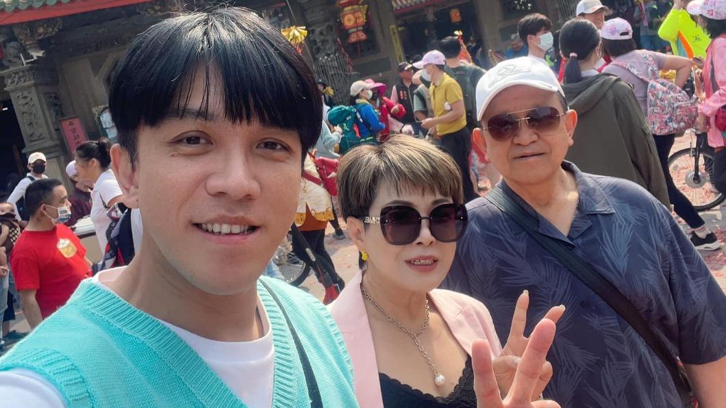許志豪相當孝順,時常帶著爸媽外出旅遊。(圖/翻攝自許志豪臉書)