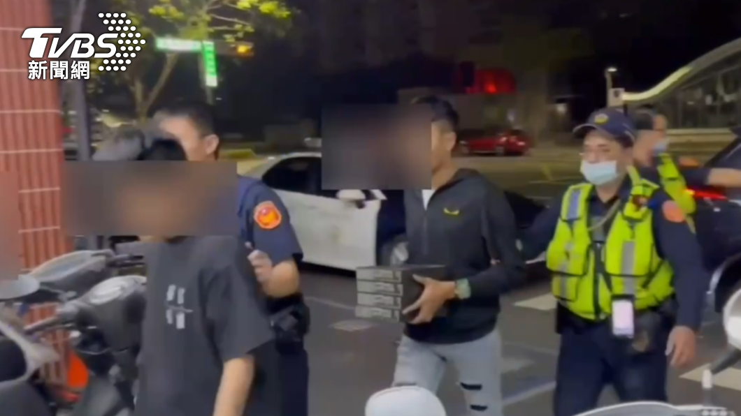 年僅19歲的負責人與2名工作人員則依刑法妨害風化罪,移送高雄地檢署偵辦。(圖/TVBS)