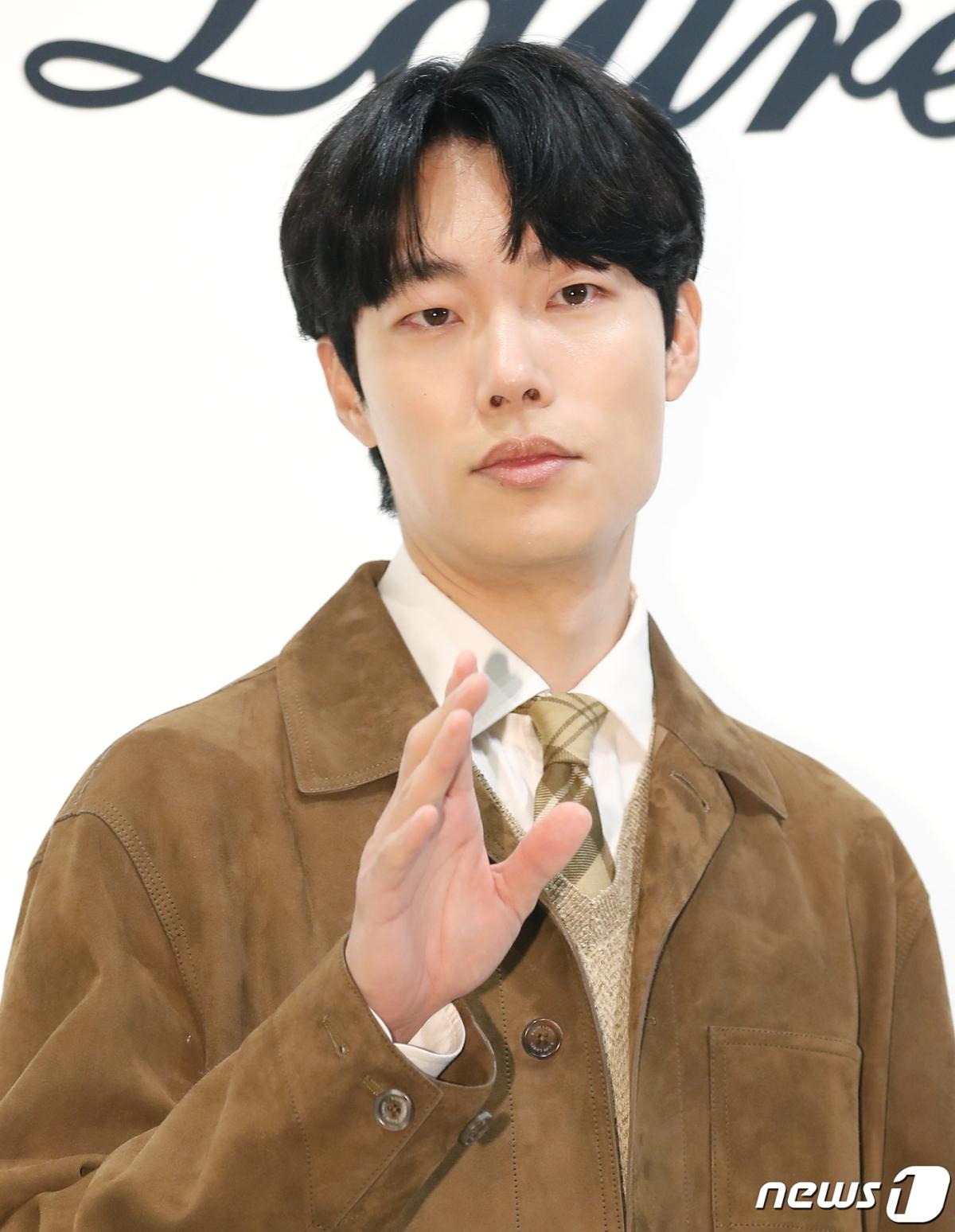 柳俊烈至今尚未說明這段戀情,也被譏為「隱藏版男人」。(圖/news1提供)