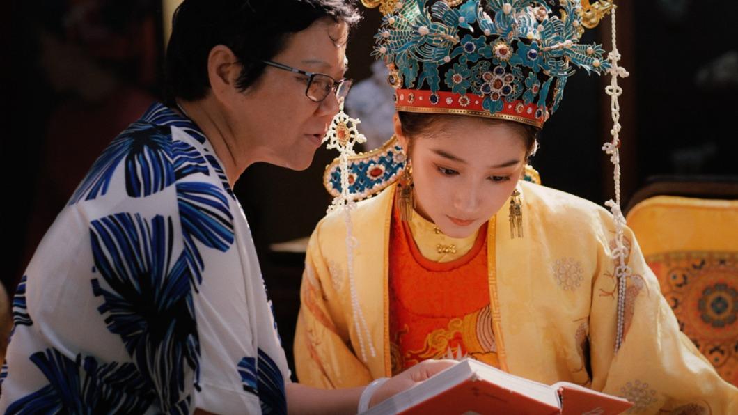 新版《紅樓夢》挨批!女星「僅花瓣遮點」 糗遭評三級片