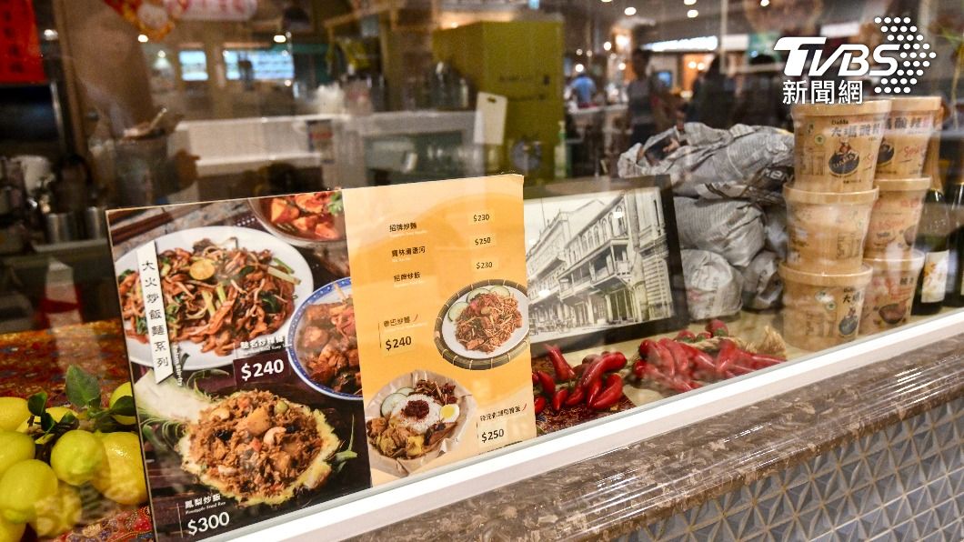 A13美食街現場受食安事件衝擊生意冷清。（圖／胡瑞麒攝）