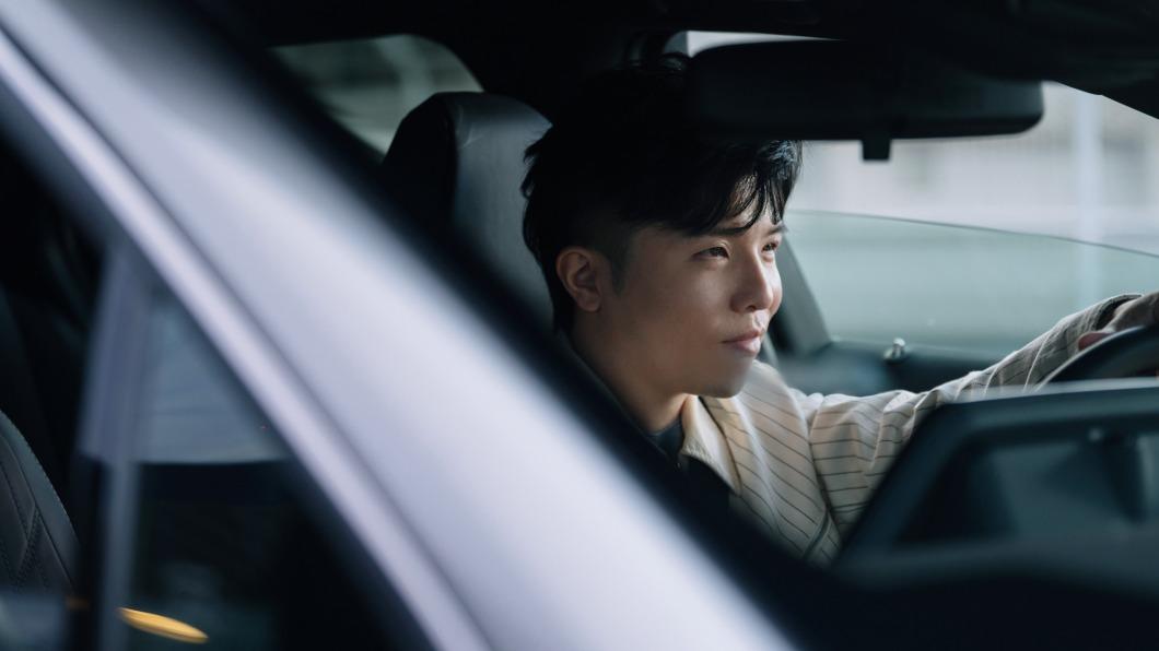 小宇曾獨自開車往返墾丁,一個人在車上仔細感受歌曲的細節。(圖/喜鵲娛樂提供)