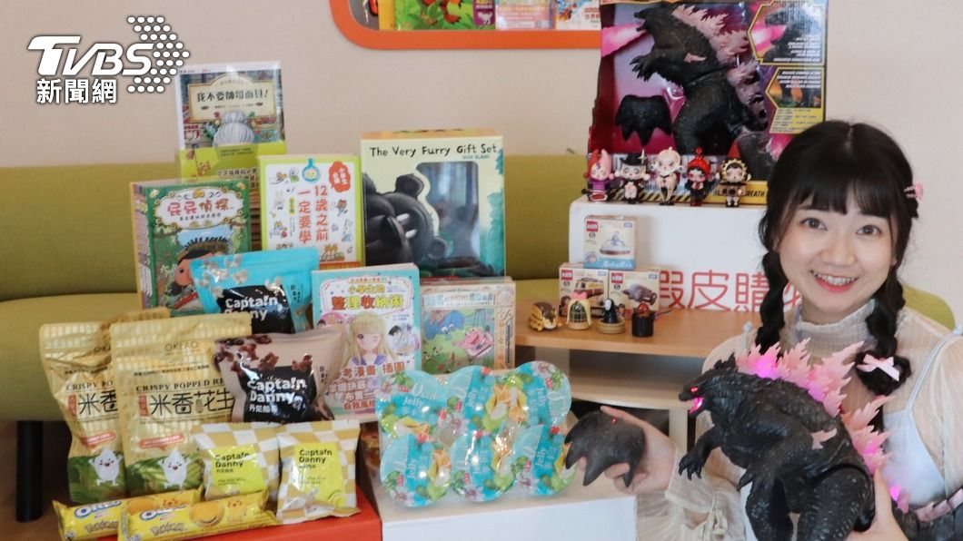 蝦皮購物也推出娛樂玩具、零食商品也誠意獻上最低5折優惠。(圖/業者提供)