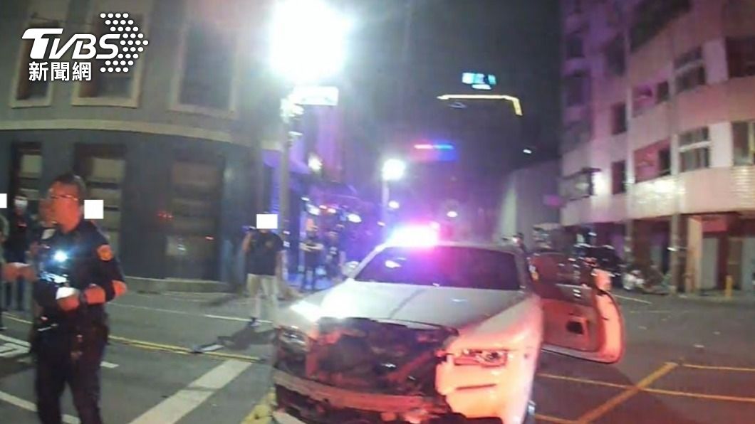 嘉義2千萬勞斯萊斯路口撞國產車「車頭全毀」 驚人維修費曝